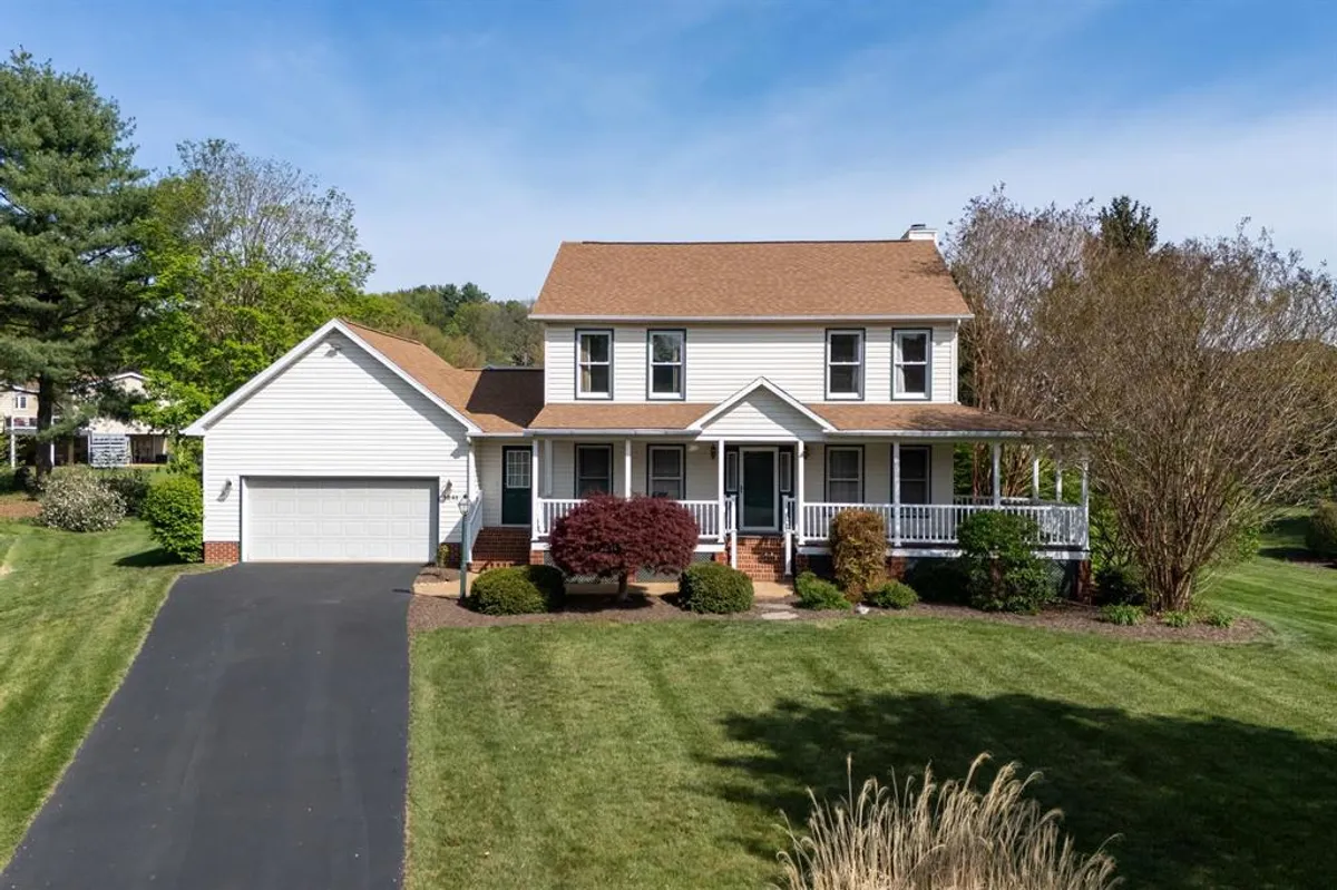 Colonial home with wrap-around porch and large yard in Lakewood Estates, Harrisonburg VA